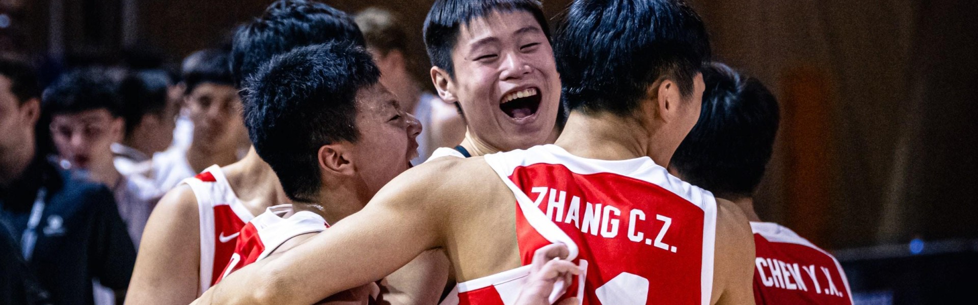 那决赛呢？U16男篮和成年队均战胜新西兰晋级决赛，分差都为14分