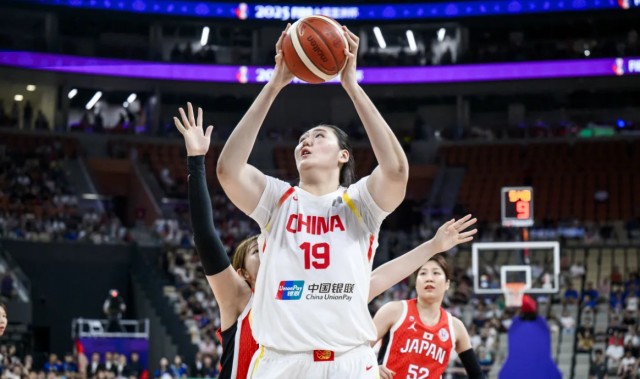 已回山东？中国女篮观看阅兵直播独缺张子宇 曾因高反呕吐头晕